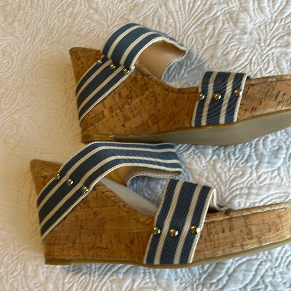 Double strap striped wedge sandal size 8 - Picture 3 of 5